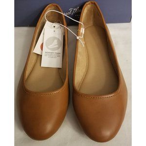 Very comfortable flats.  New in box with tags.  The style is Everly.